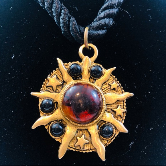 Vintage 80s Black Rope Gold Medallion Choker - Picture 8 of 16